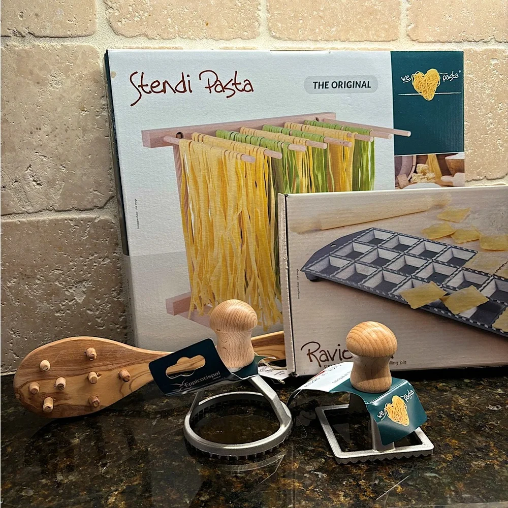 NWT Sur La Table Pasta making set